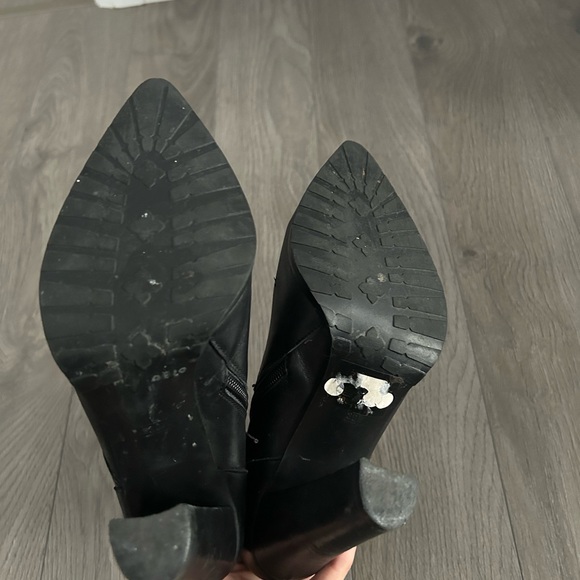 Laced up leather boots - Picture 5 of 6